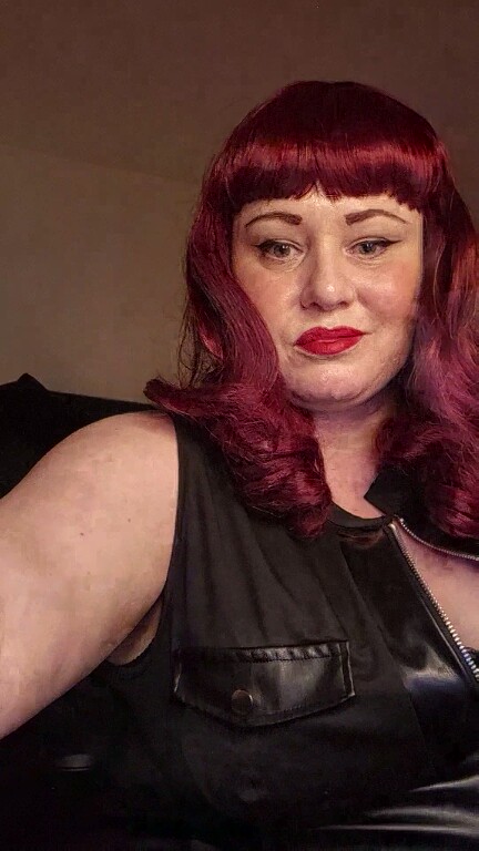 TheDevineMissDeviant's Streamate show and profile