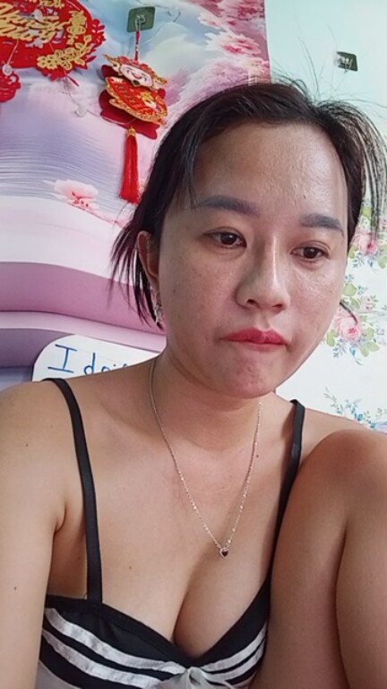 EmilyShow_96's Streamate show and profile