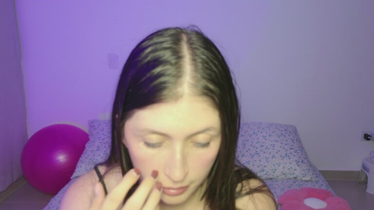 EmmaShaykk's Streamate show and profile