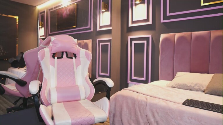 ZaraMiiuw's Streamate show and profile