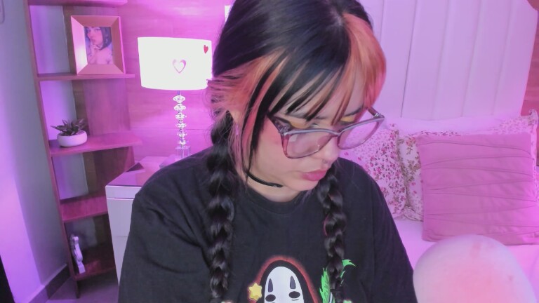 MaddieWaves's Streamate show and profile