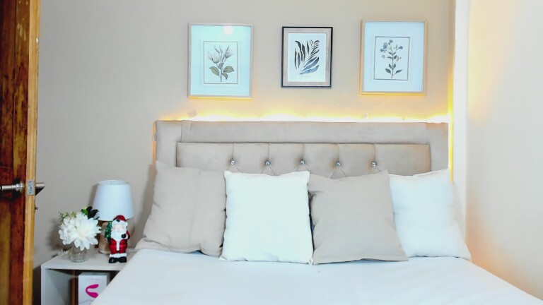 EmilyWinter's Streamate show and profile