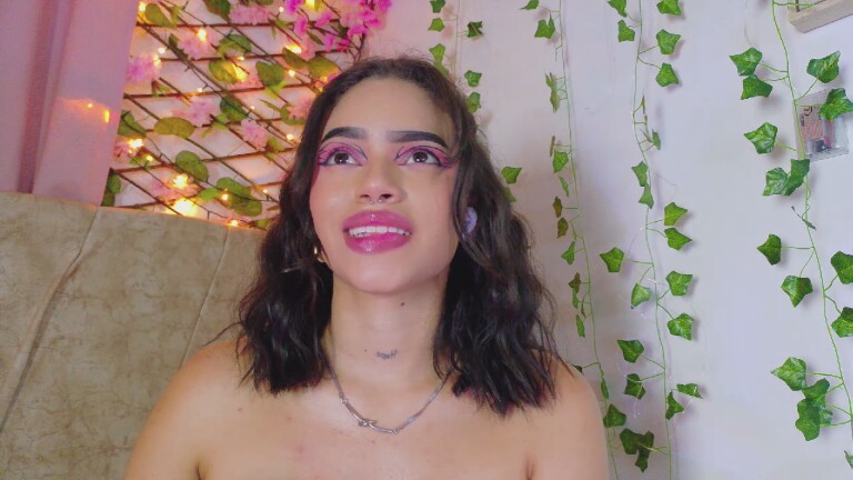 Lara_Gil21's Streamate show and profile