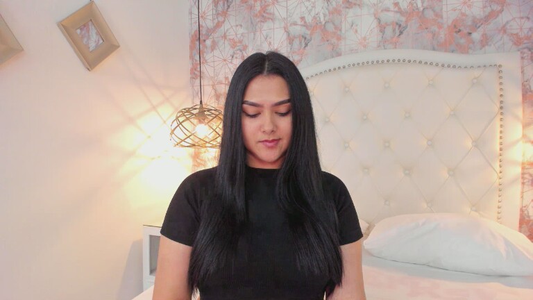 SaharaLyn's Streamate show and profile