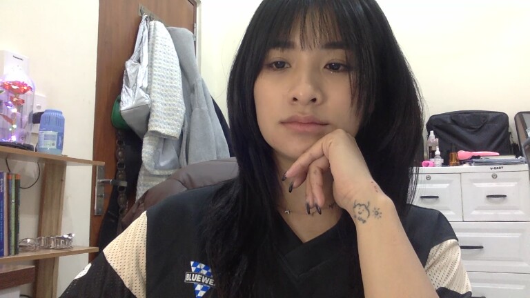 LyLy_94's Streamate show and profile