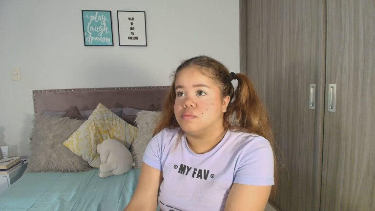 littlee_sophiee's Streamate show and profile