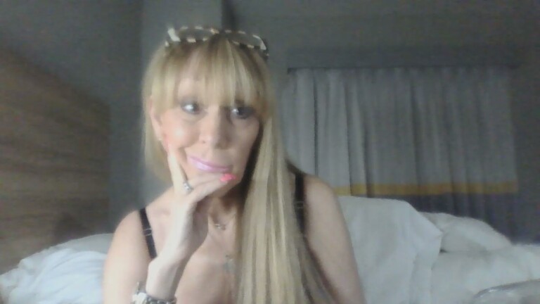 MeganFoxxx's Streamate show and profile