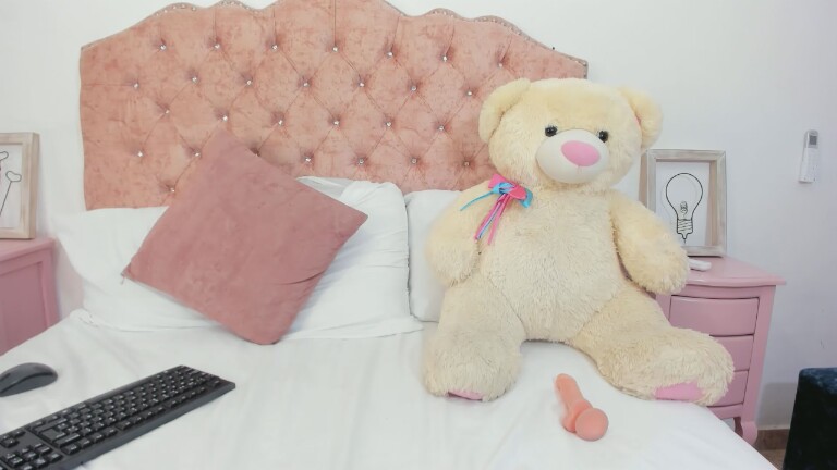 Cassandra_Arman's Streamate show and profile