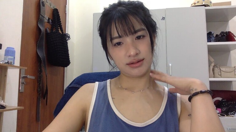 LyLy_94's Streamate show and profile