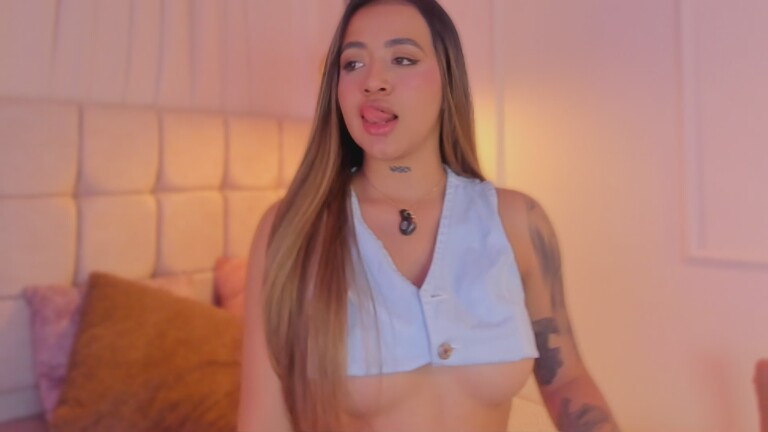 Crystal_W's Streamate show and profile