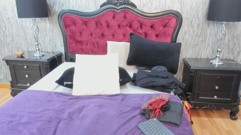 AntonelaMilf's Streamate show and profile