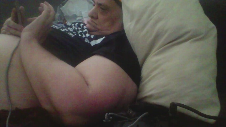 GrannyHugeBoobs's Streamate show and profile