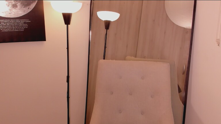 Nina_Cravizz's Streamate show and profile