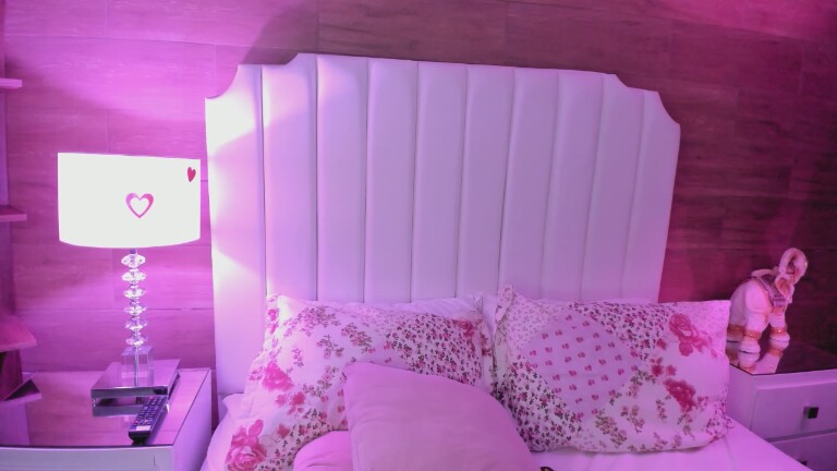 MaddieWaves's Streamate show and profile