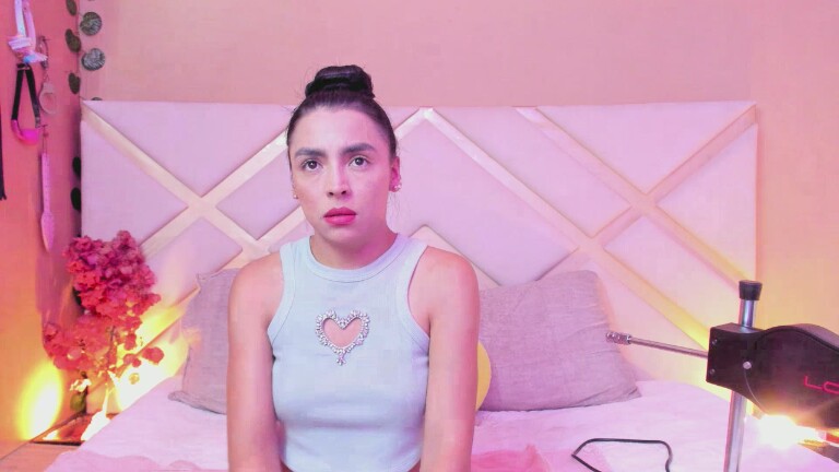 SaraSstonee's Streamate show and profile