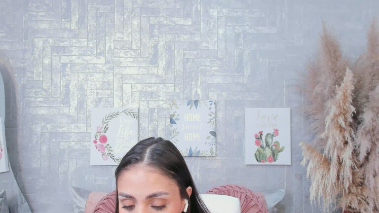 SaraBacker's Streamate show and profile