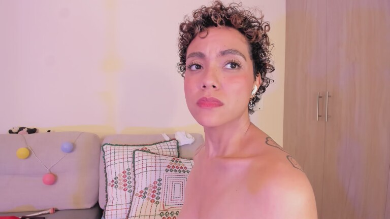 MartinaBrwn's Streamate show and profile