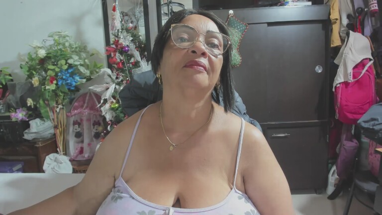 MrsTommy's Streamate show and profile