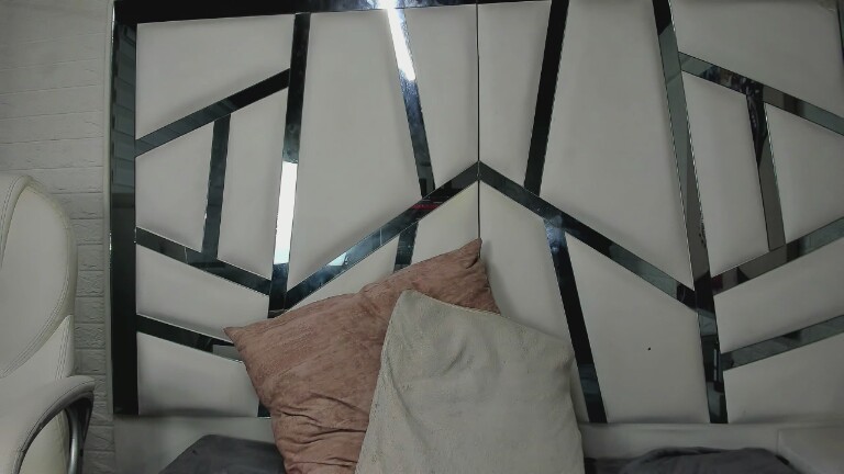 Nina_Ssisy's Streamate show and profile