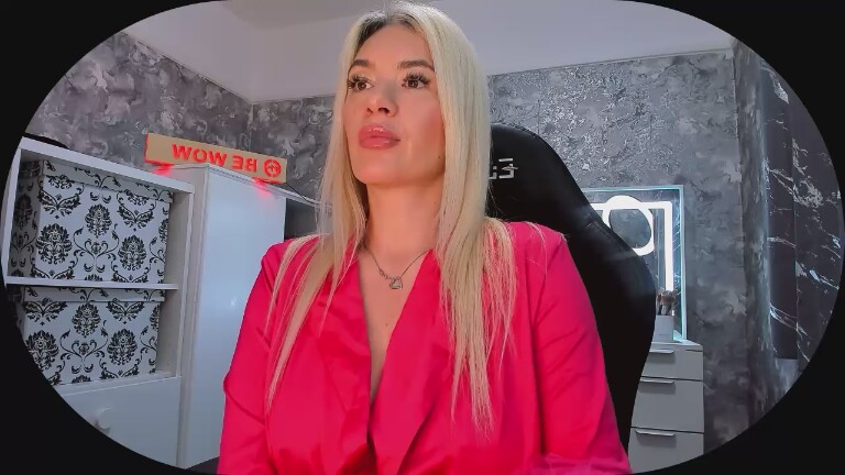 BE_WOW's Streamate show and profile