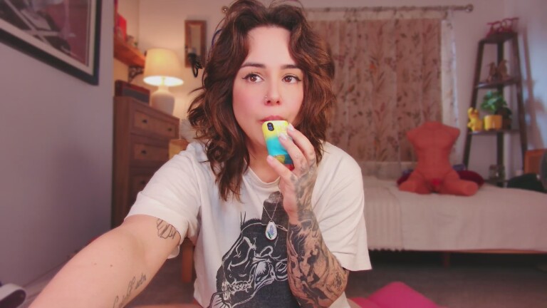 Aerin's Streamate show and profile