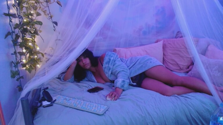 VegaVyxen_22's Streamate show and profile