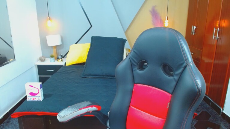 ConieMoss's Streamate show and profile