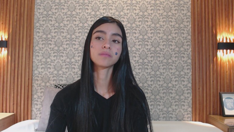 Charlotte_18's Streamate show and profile