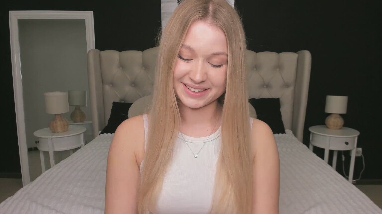 LilBella's Streamate show and profile